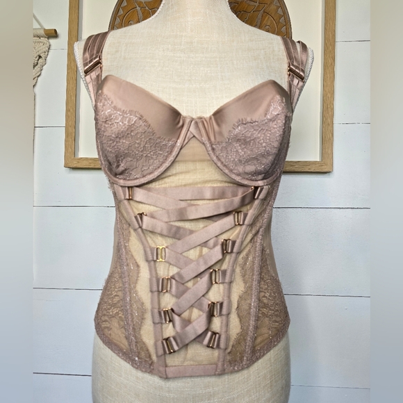 NWT Victoria’s Secret Lace-up Blush Ribbon Corset - Picture 8 of 8